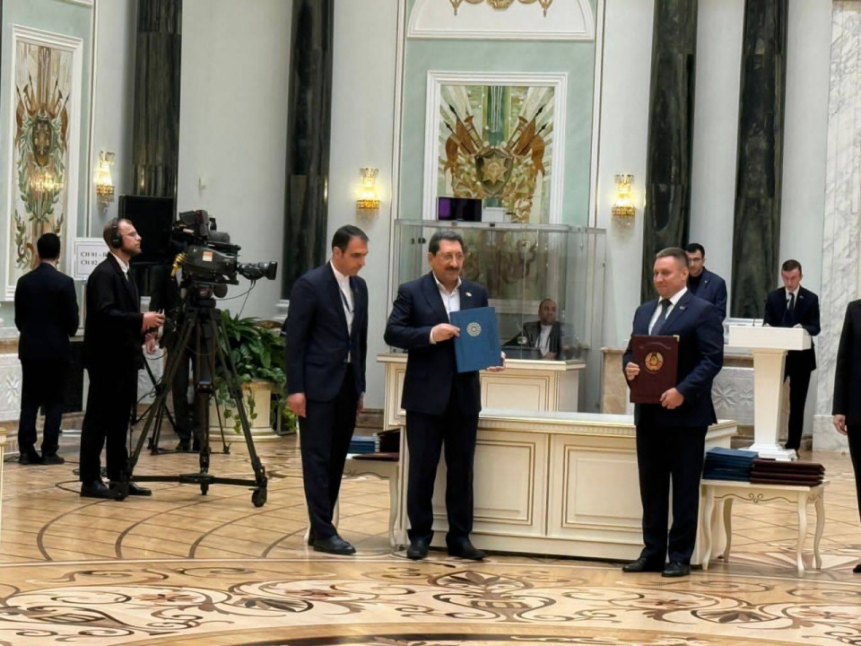 توسعه دیپلماسی اقتصادی و صنعتی ایران با منطقه و جهان توسعه دیپلماسی اقتصادی و صنعتی ایران با منطقه و جهان